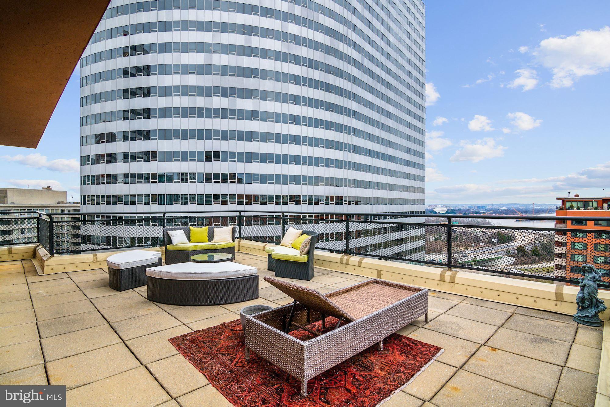 RIVER PLACE NORTH - Residential Lease