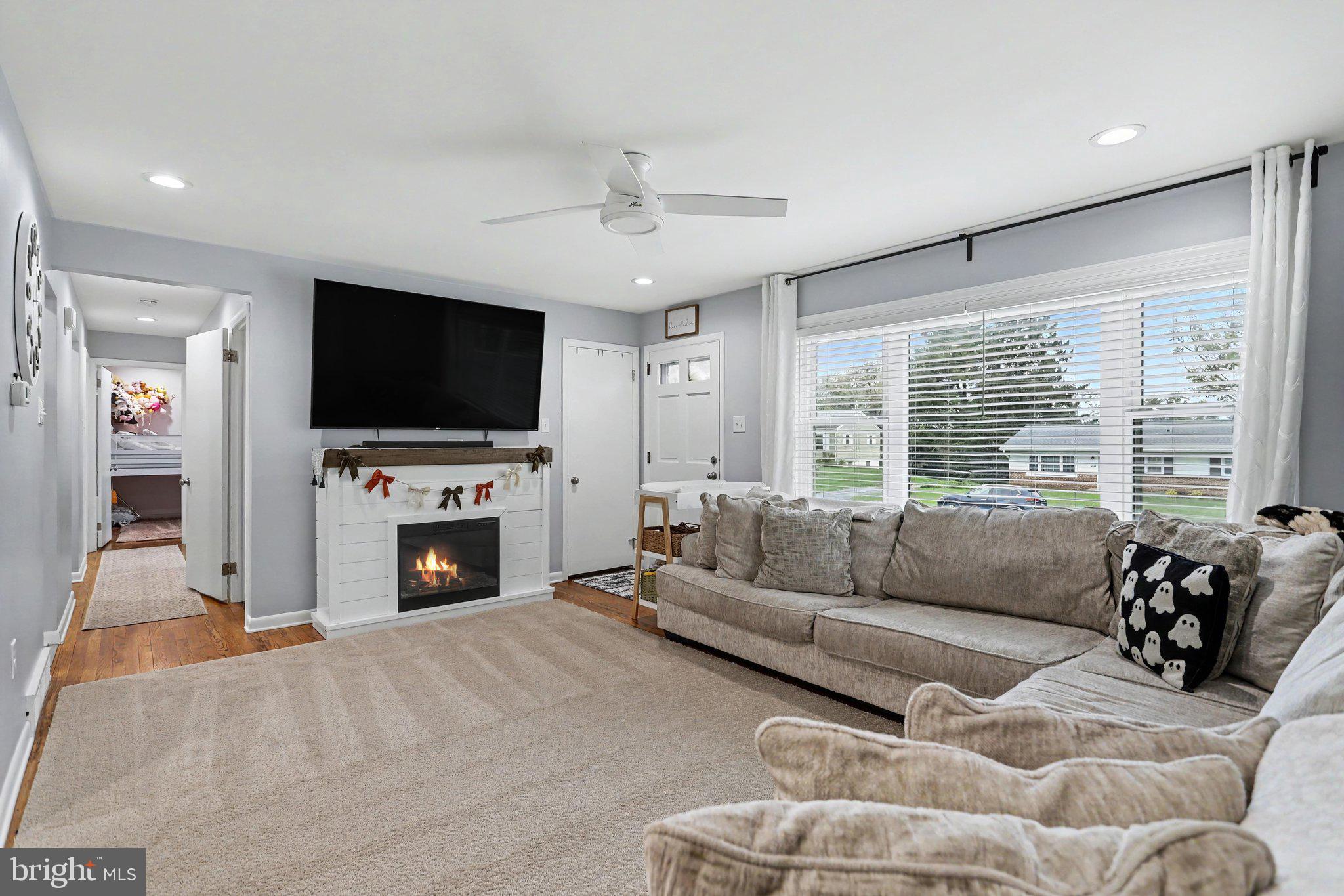 525 LONGFELLOW DRIVE
