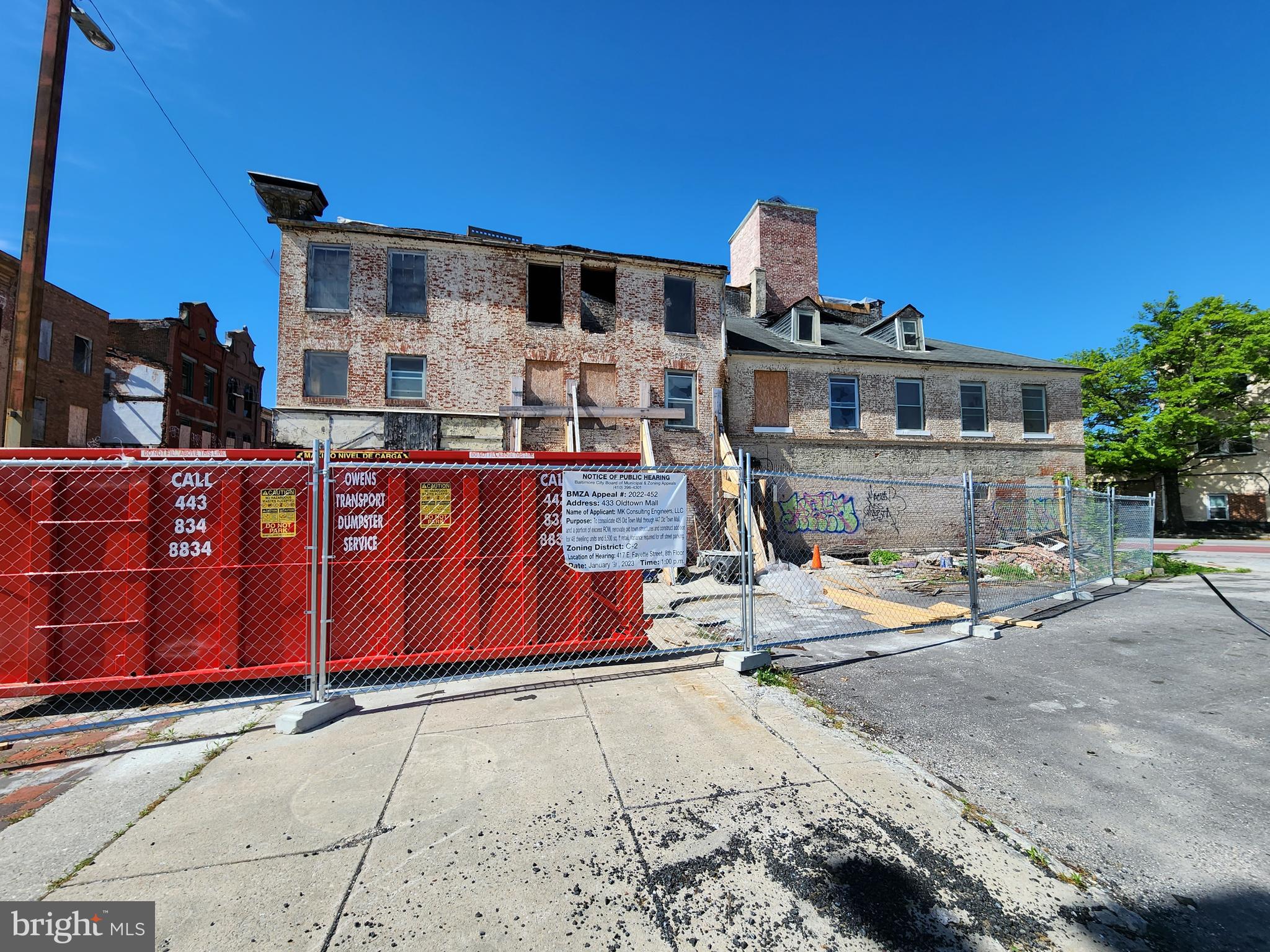 Main image without alt text