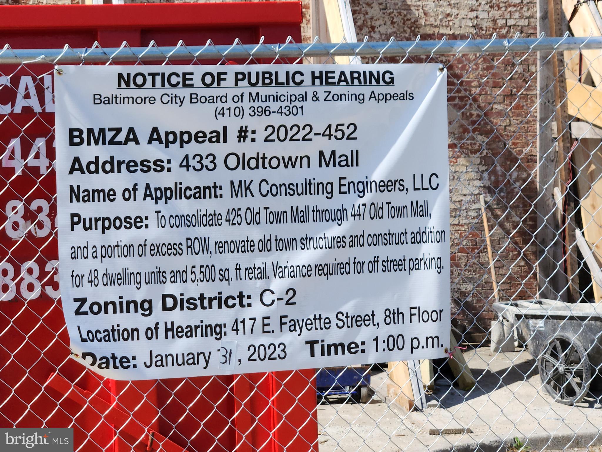 Main image without alt text