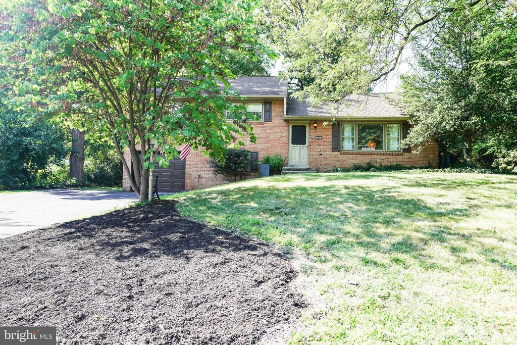 Photo of 105 Mayfield Drive, LITITZ, PA 17543 (MLS # PALA2076512)
