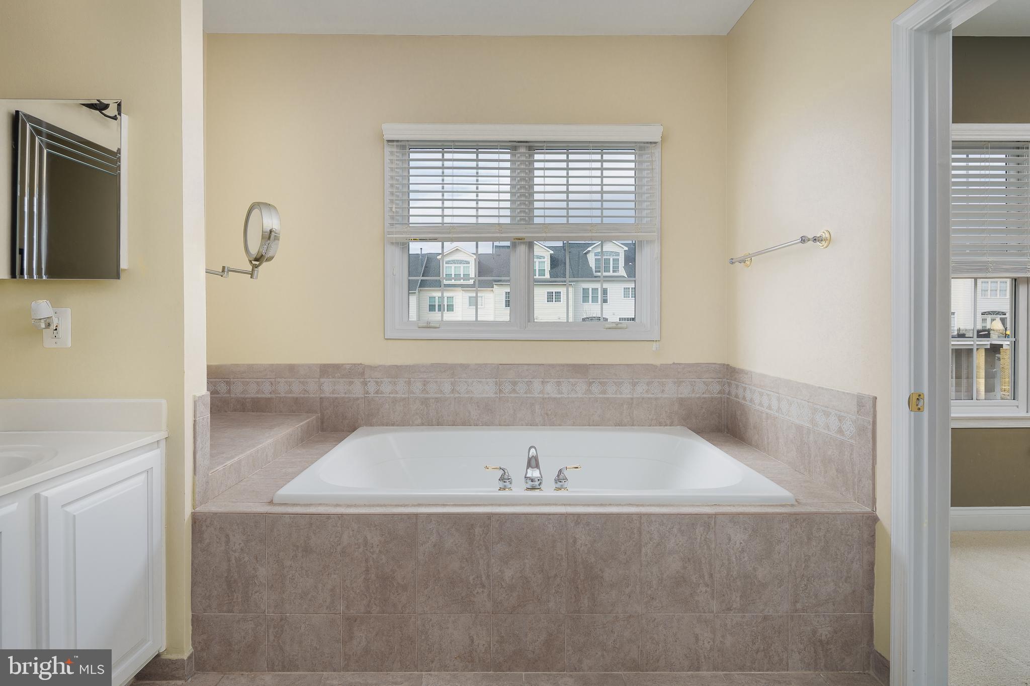 RIVER CREEK - Residential