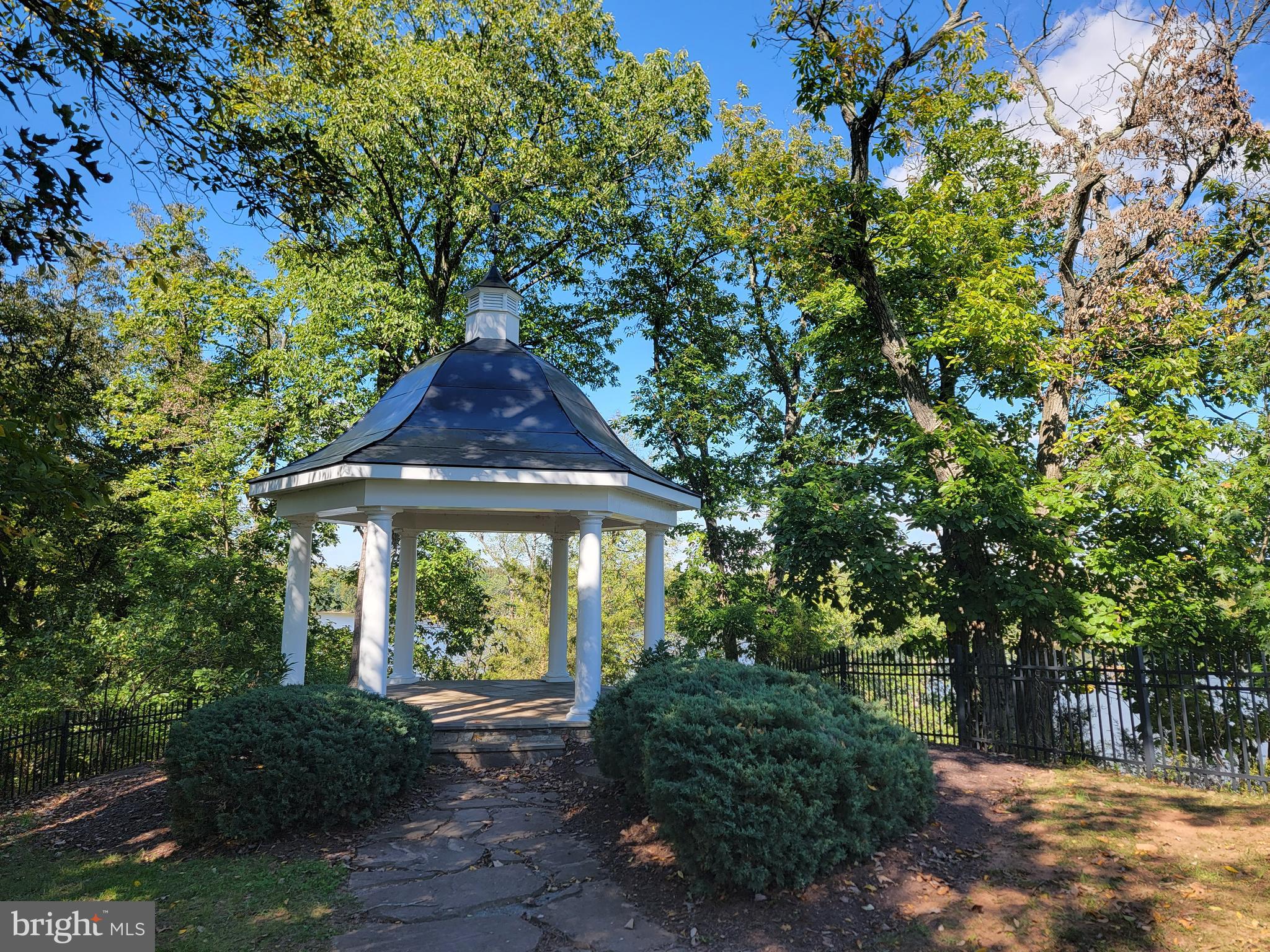 RIVER CREEK - Residential