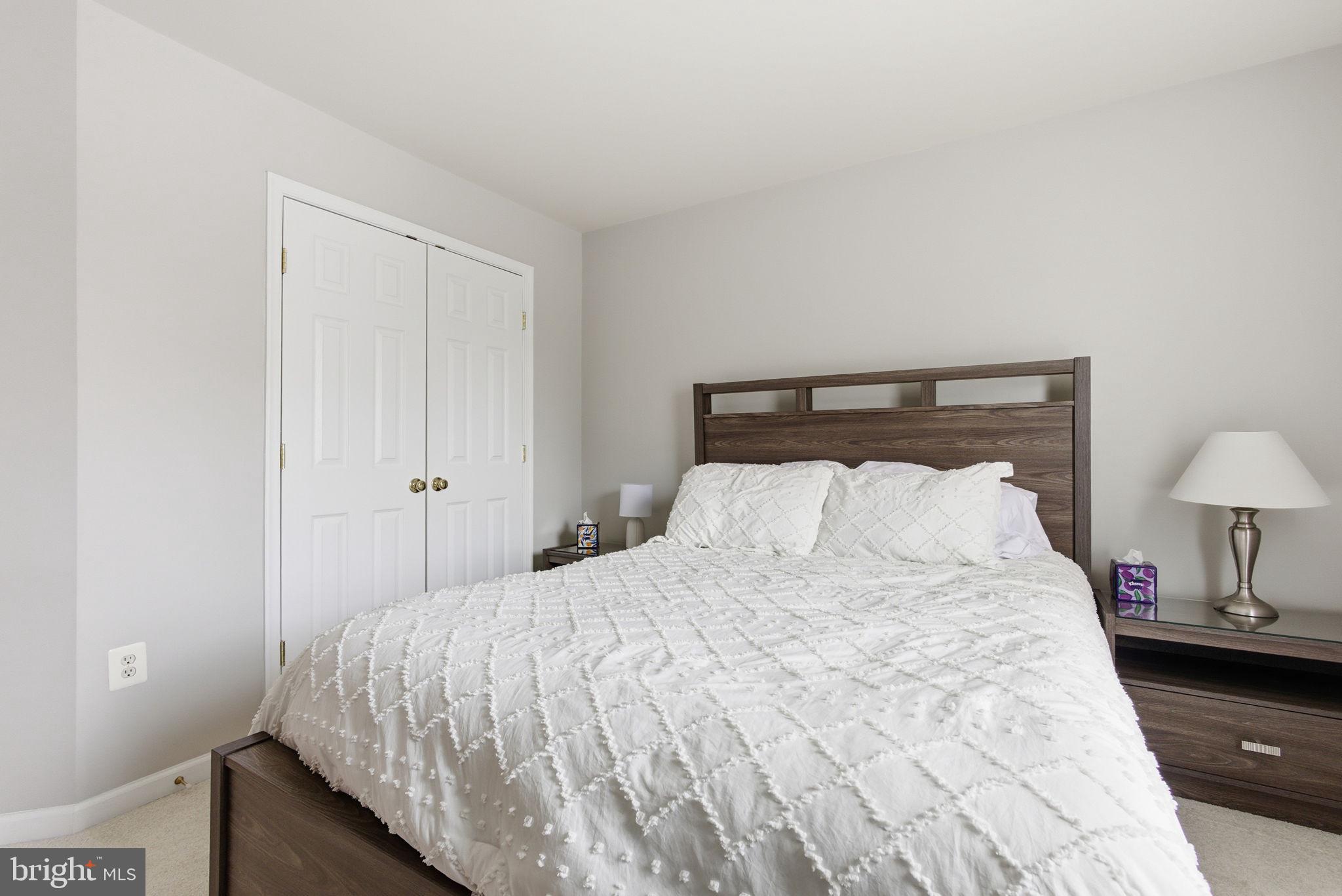 BROAD RUN OAKS - Residential