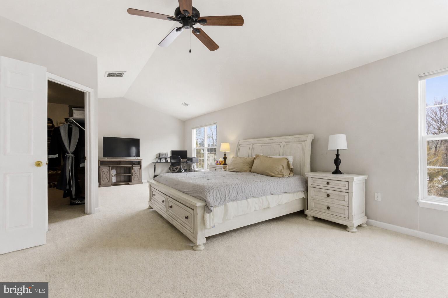 BROAD RUN OAKS - Residential