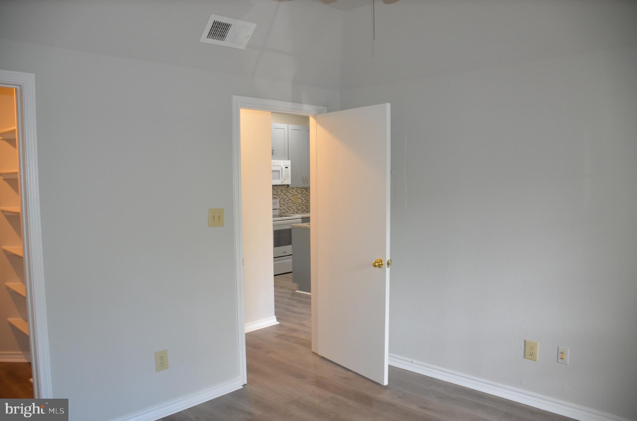 PENDERBROOK SQUARE CONDOMINIUMS - Residential