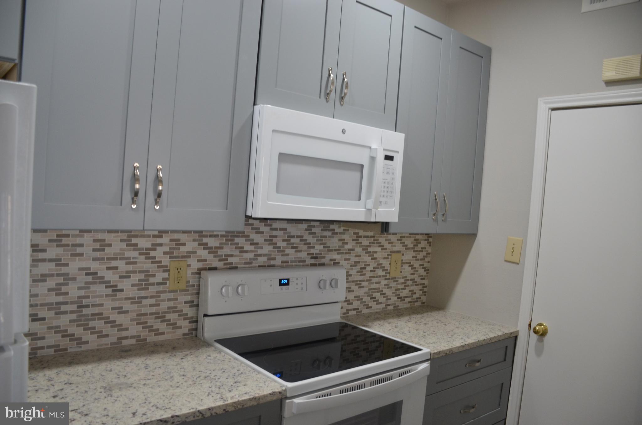 PENDERBROOK SQUARE CONDOMINIUMS - Residential