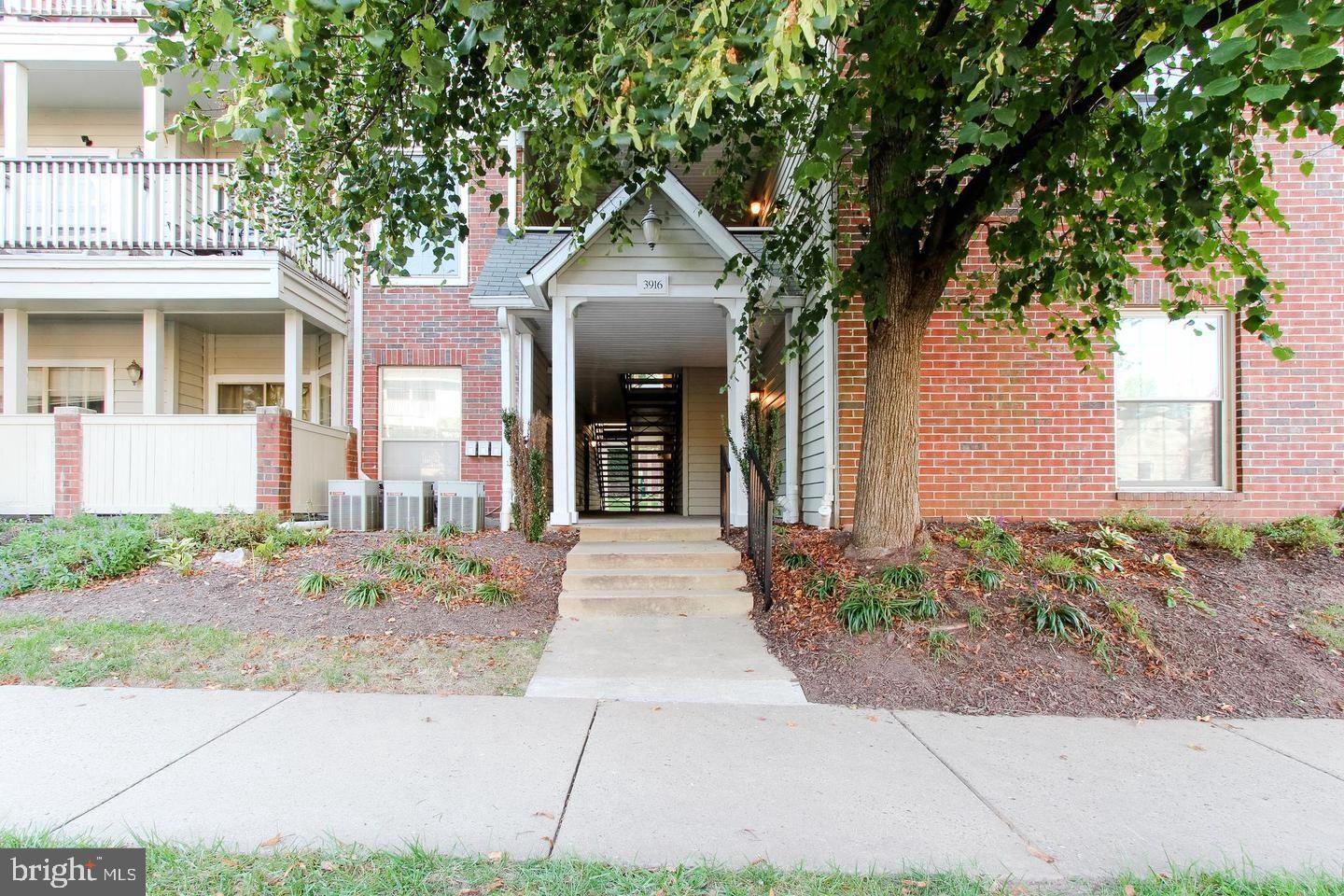 PENDERBROOK SQUARE CONDOMINIUMS - Residential