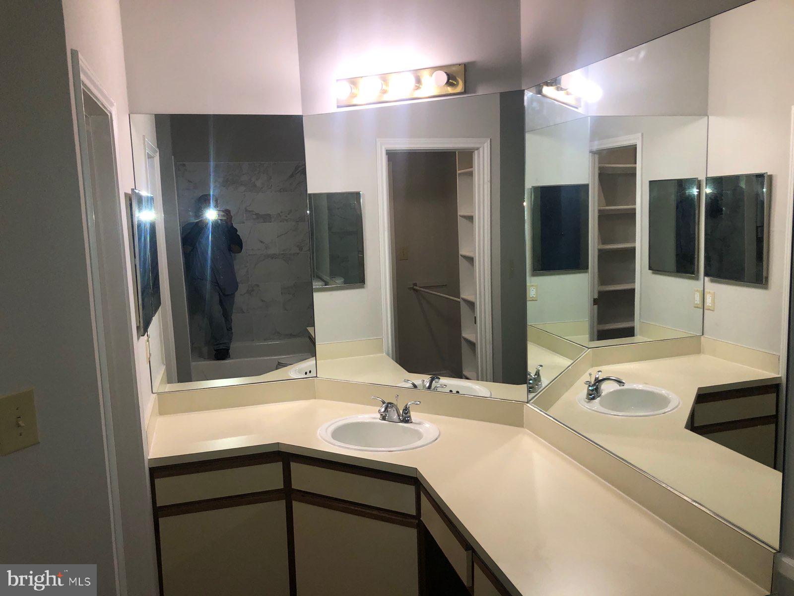 PENDERBROOK SQUARE CONDOMINIUMS - Residential