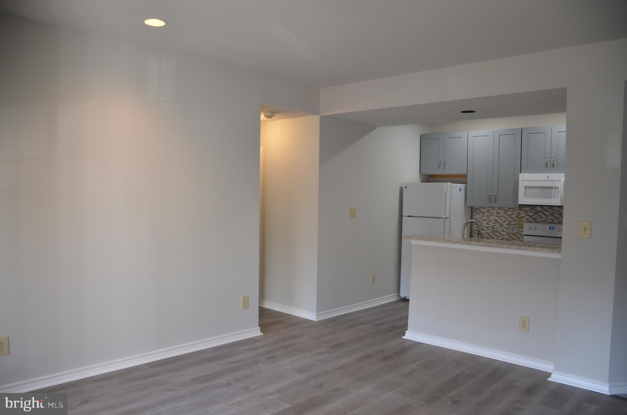 PENDERBROOK SQUARE CONDOMINIUMS - Residential