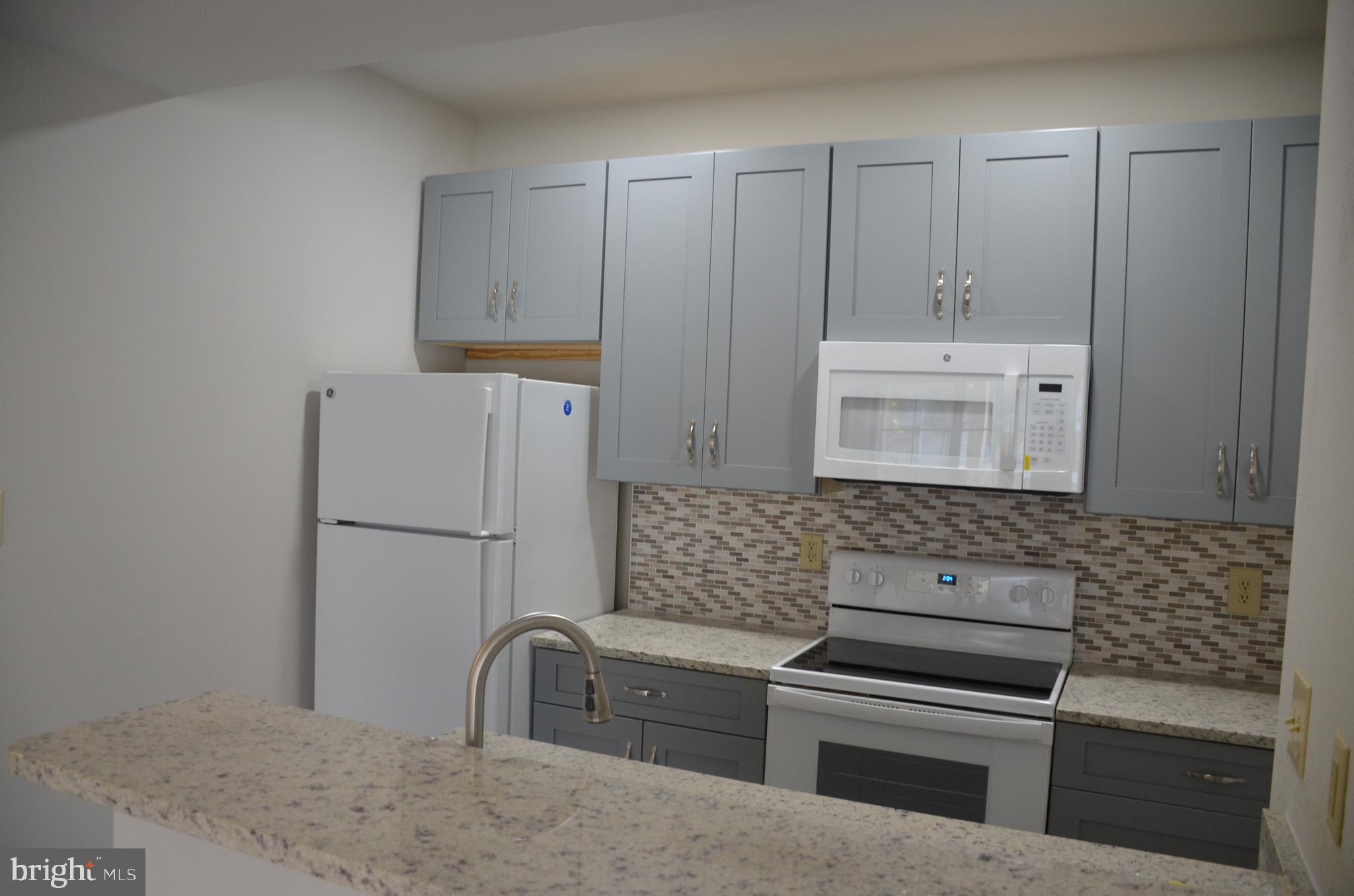 PENDERBROOK SQUARE CONDOMINIUMS - Residential