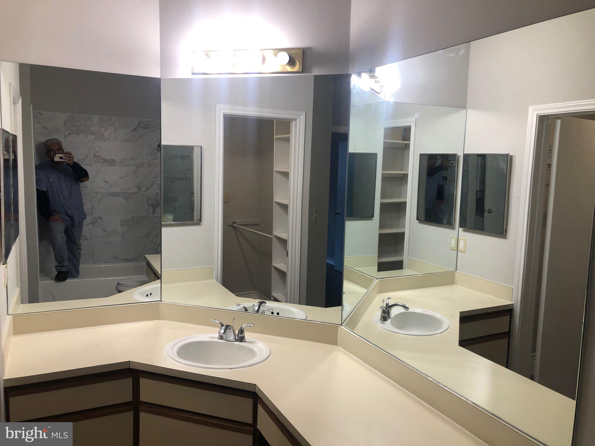 PENDERBROOK SQUARE CONDOMINIUMS - Residential