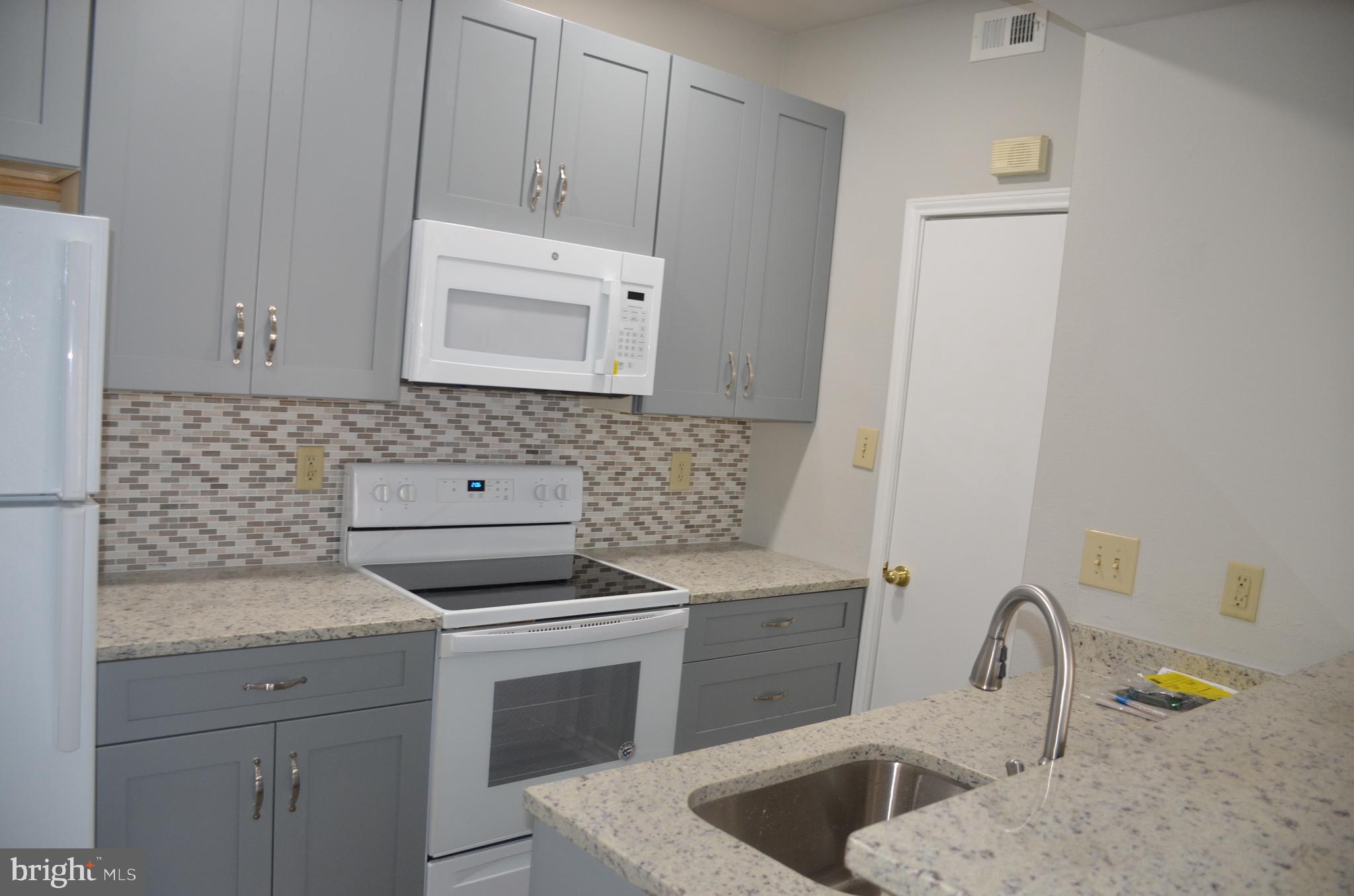 PENDERBROOK SQUARE CONDOMINIUMS - Residential