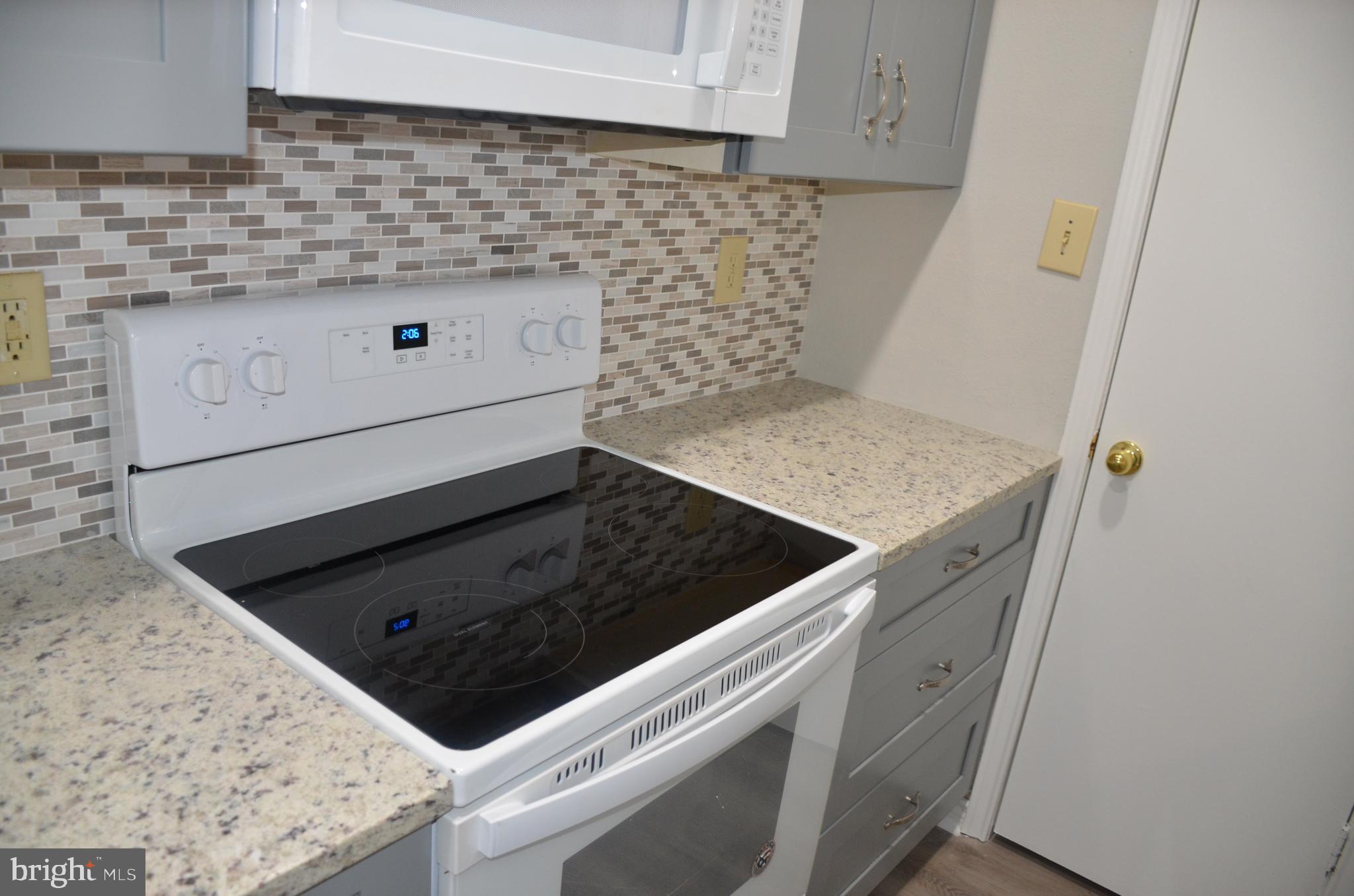 PENDERBROOK SQUARE CONDOMINIUMS - Residential