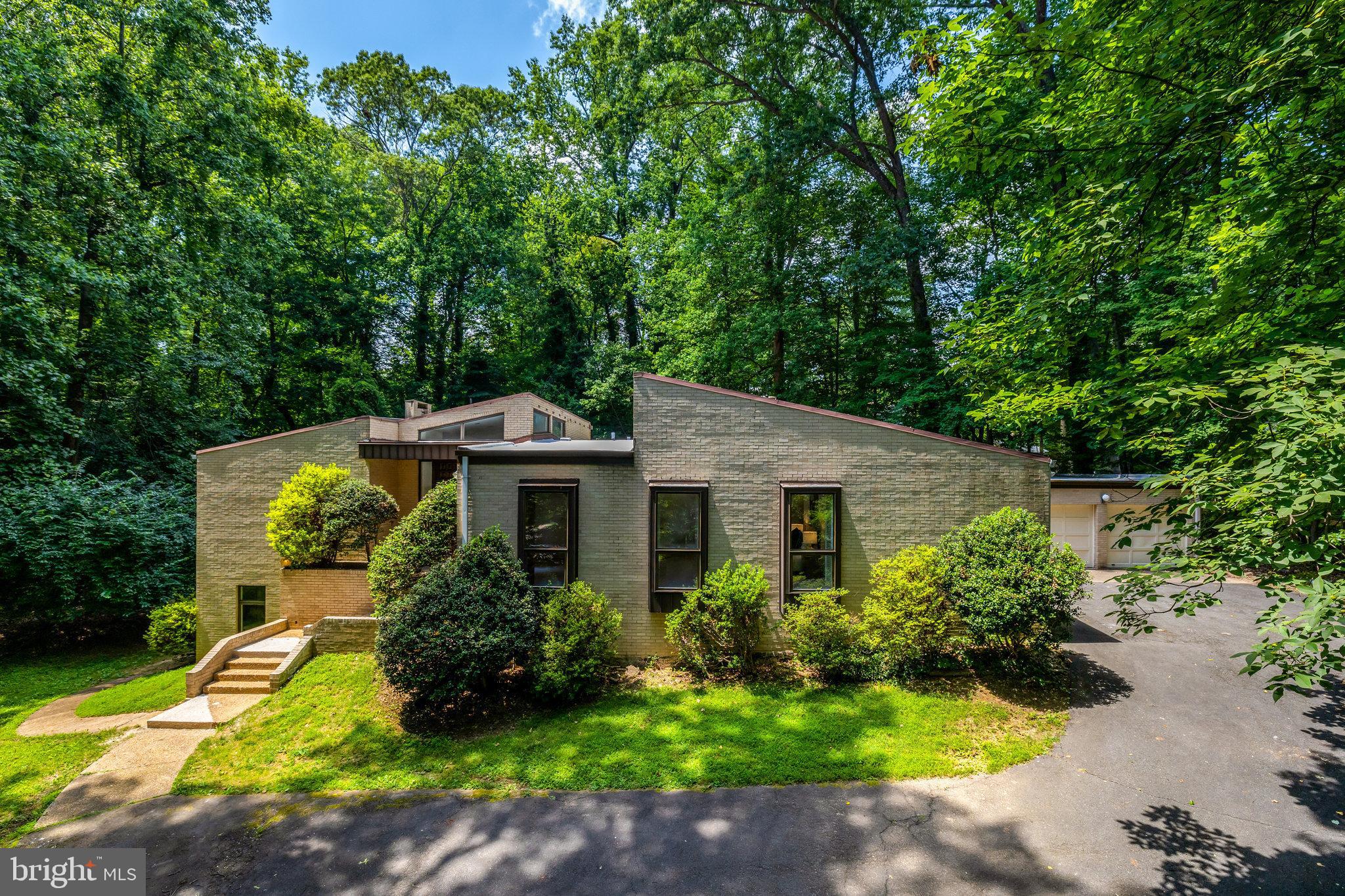 3520 GLENBROOK ROAD