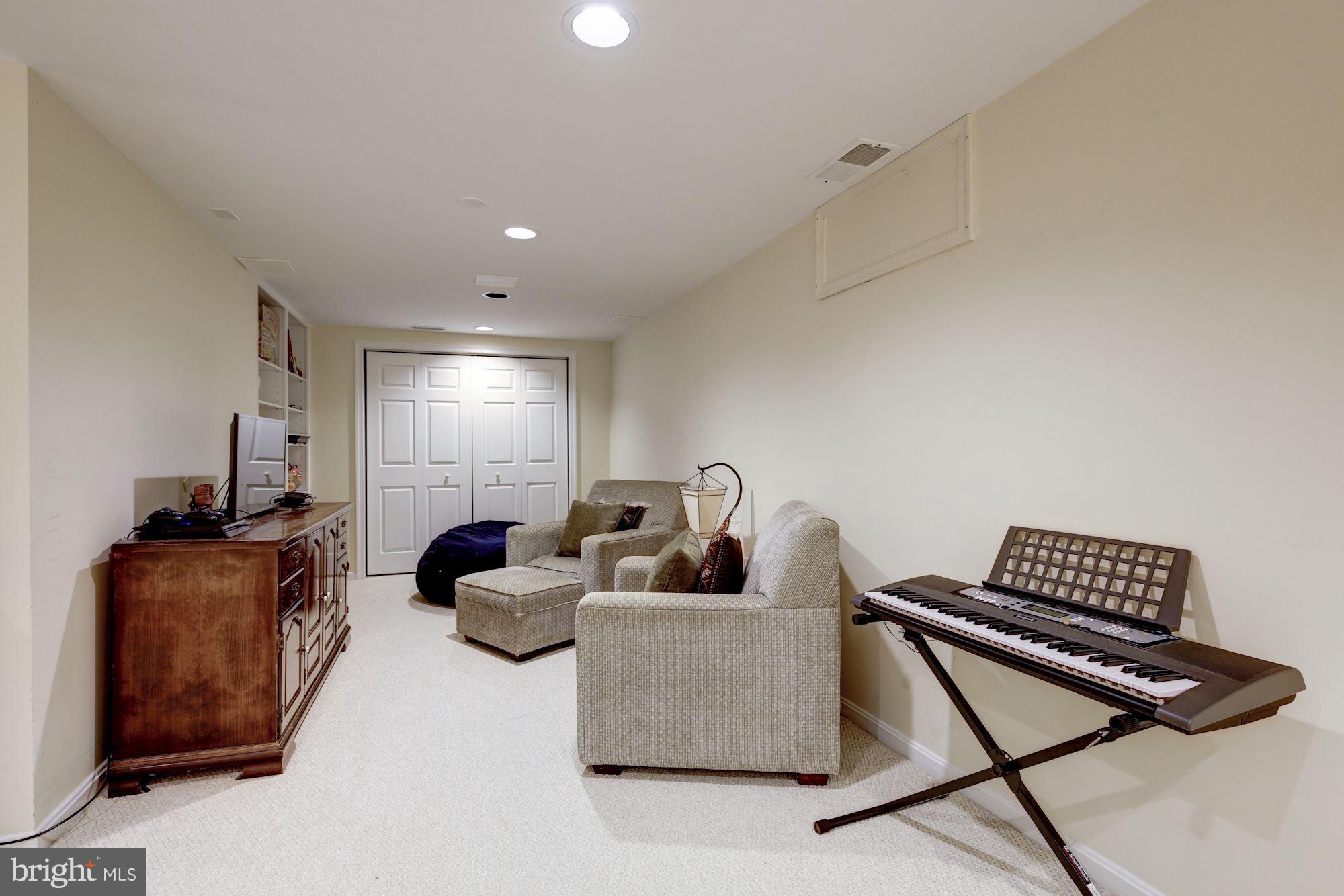 RIVER FALLS - Residential