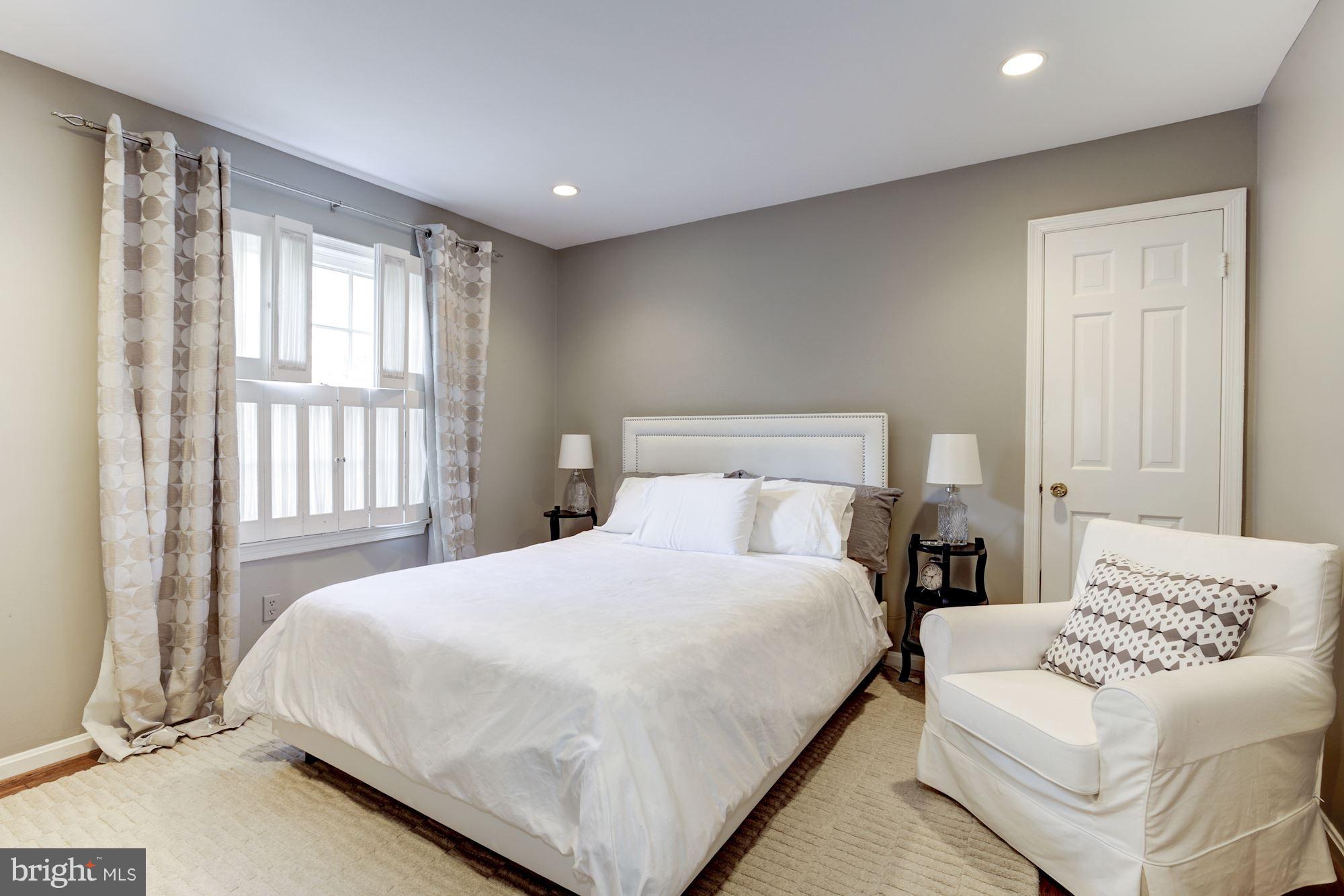 RIVER FALLS - Residential