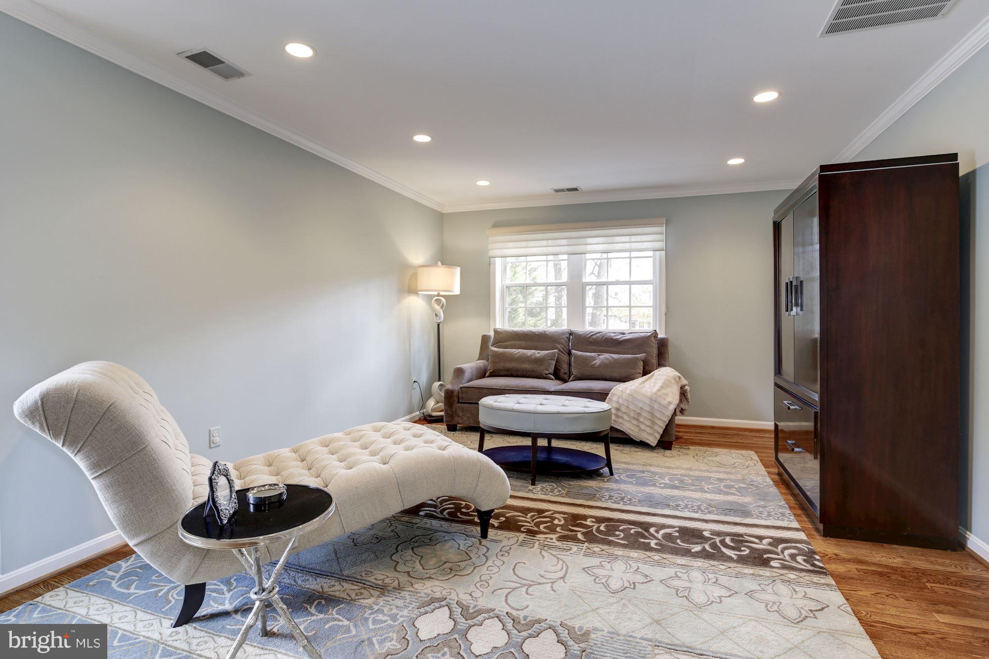 RIVER FALLS - Residential