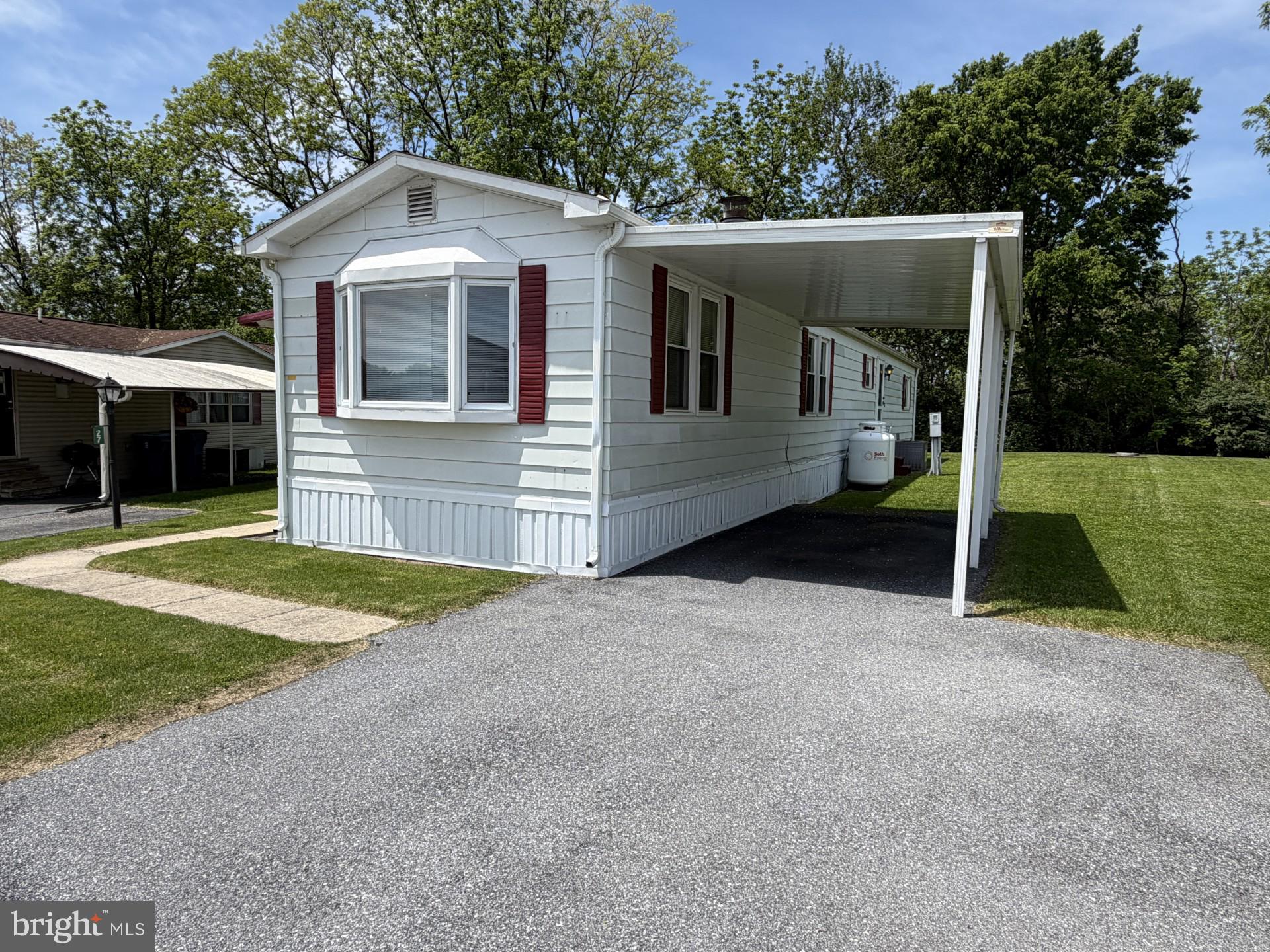 27 RIDGEWOOD MANOR