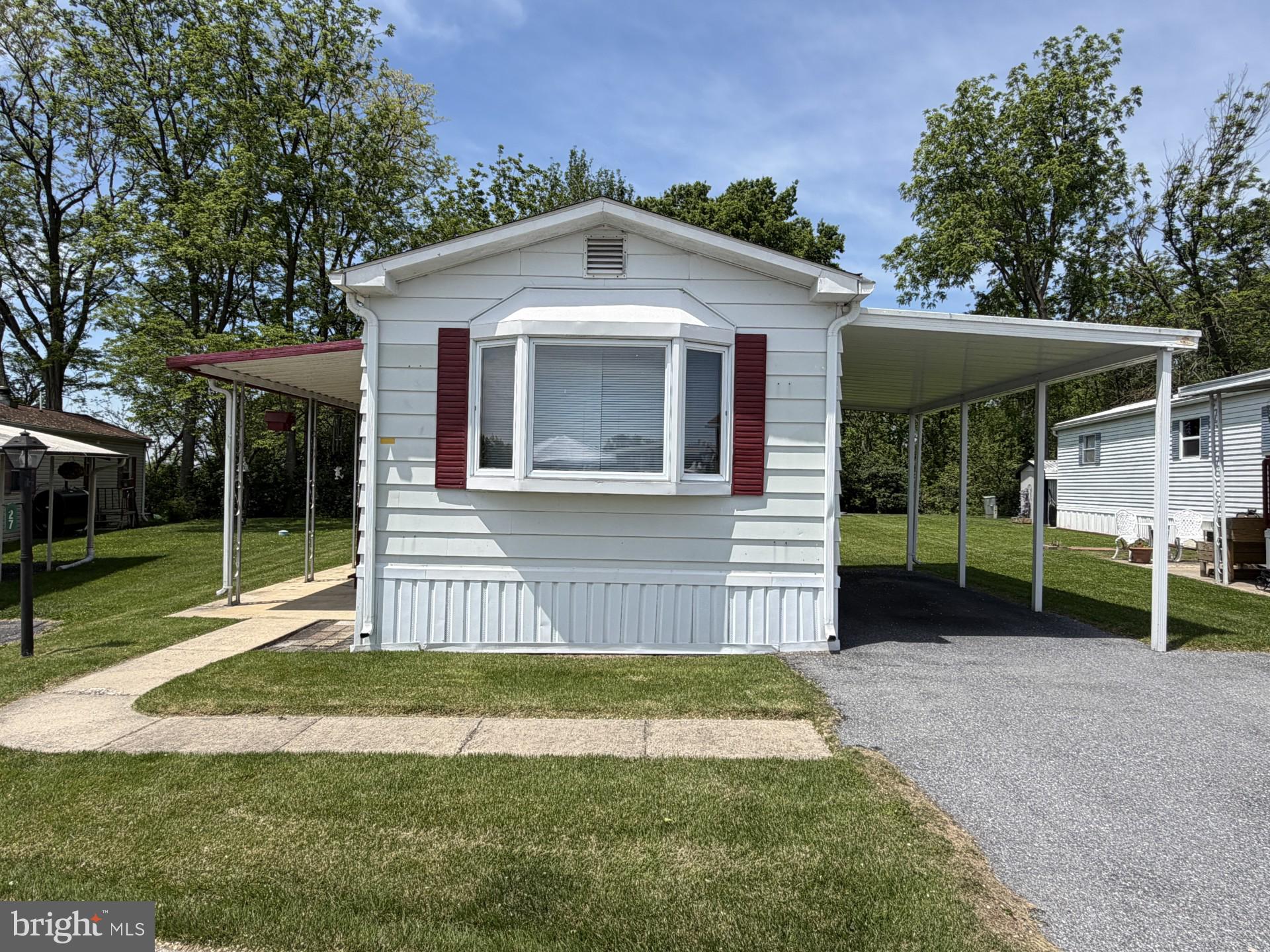27 RIDGEWOOD MANOR