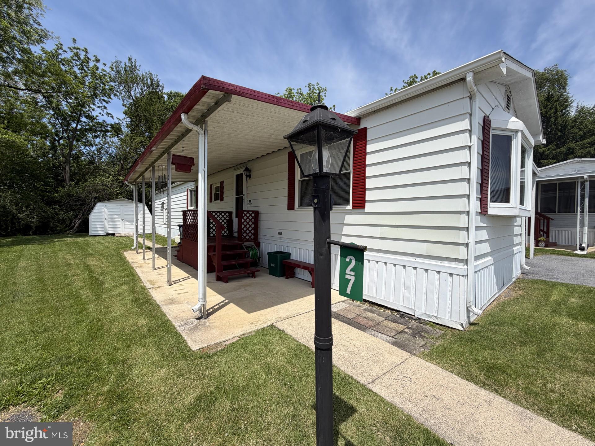 27 RIDGEWOOD MANOR