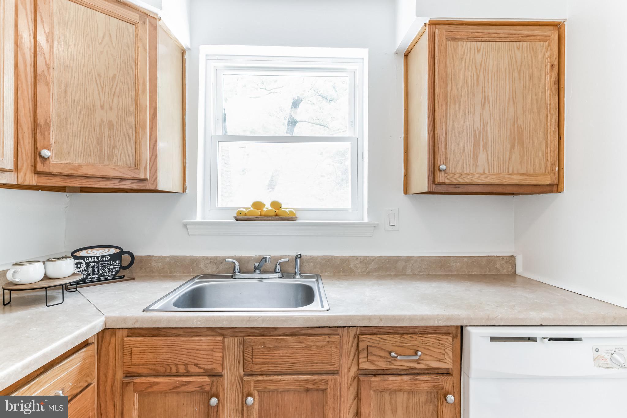 OLD TOWNE VILLAGE CONDOMINIUMS - Residential Lease