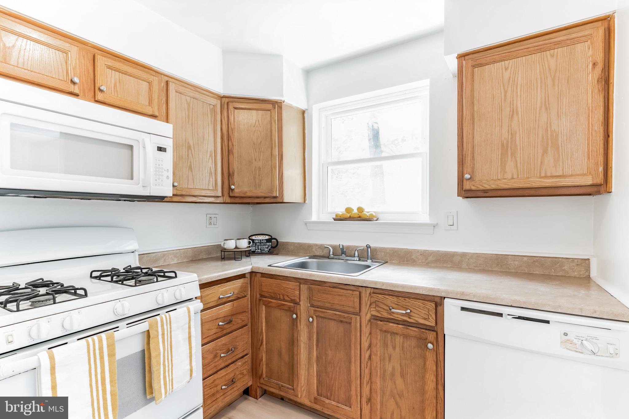 OLD TOWNE VILLAGE CONDOMINIUMS - Residential Lease