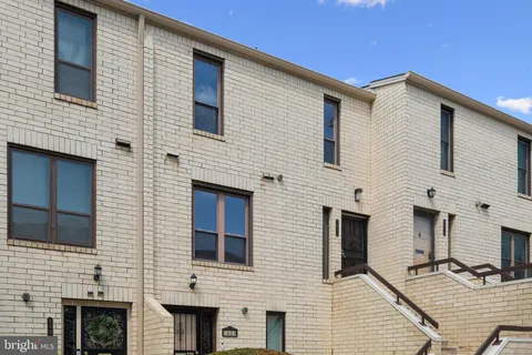 2811 31st Place NE Unit 2811, Washington, DC MLS: DCDC2195452