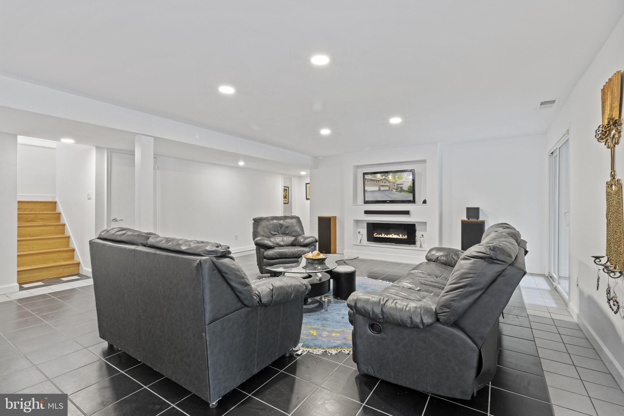 SADDLE RIDGE - Residential