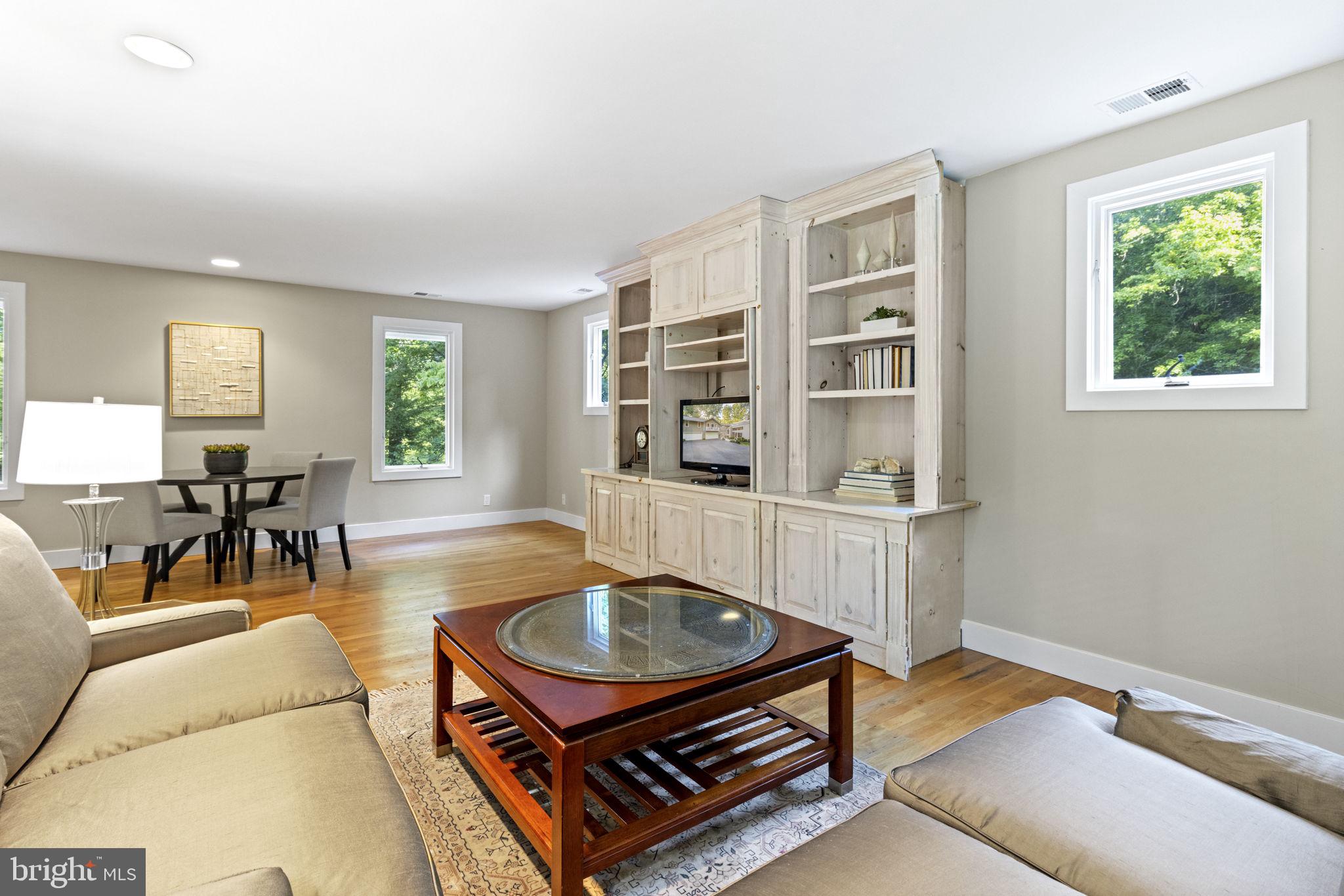 SADDLE RIDGE - Residential