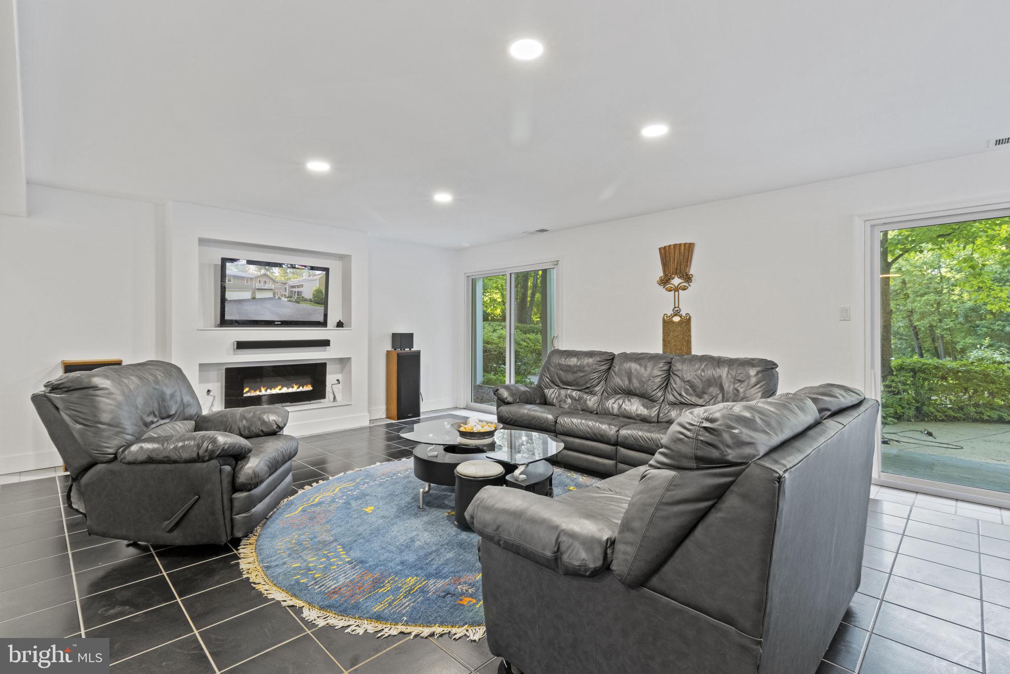 SADDLE RIDGE - Residential