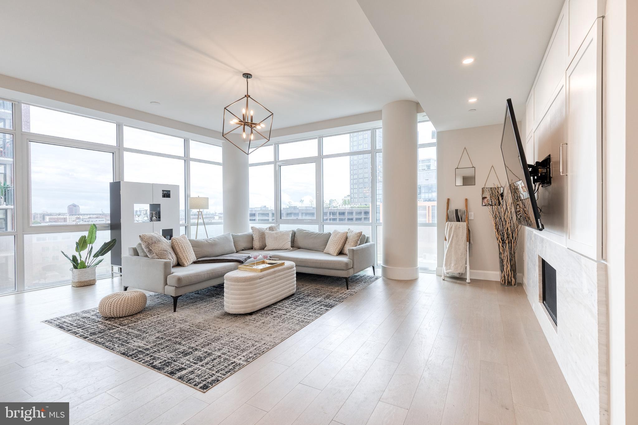 HARBOR EAST - Residential