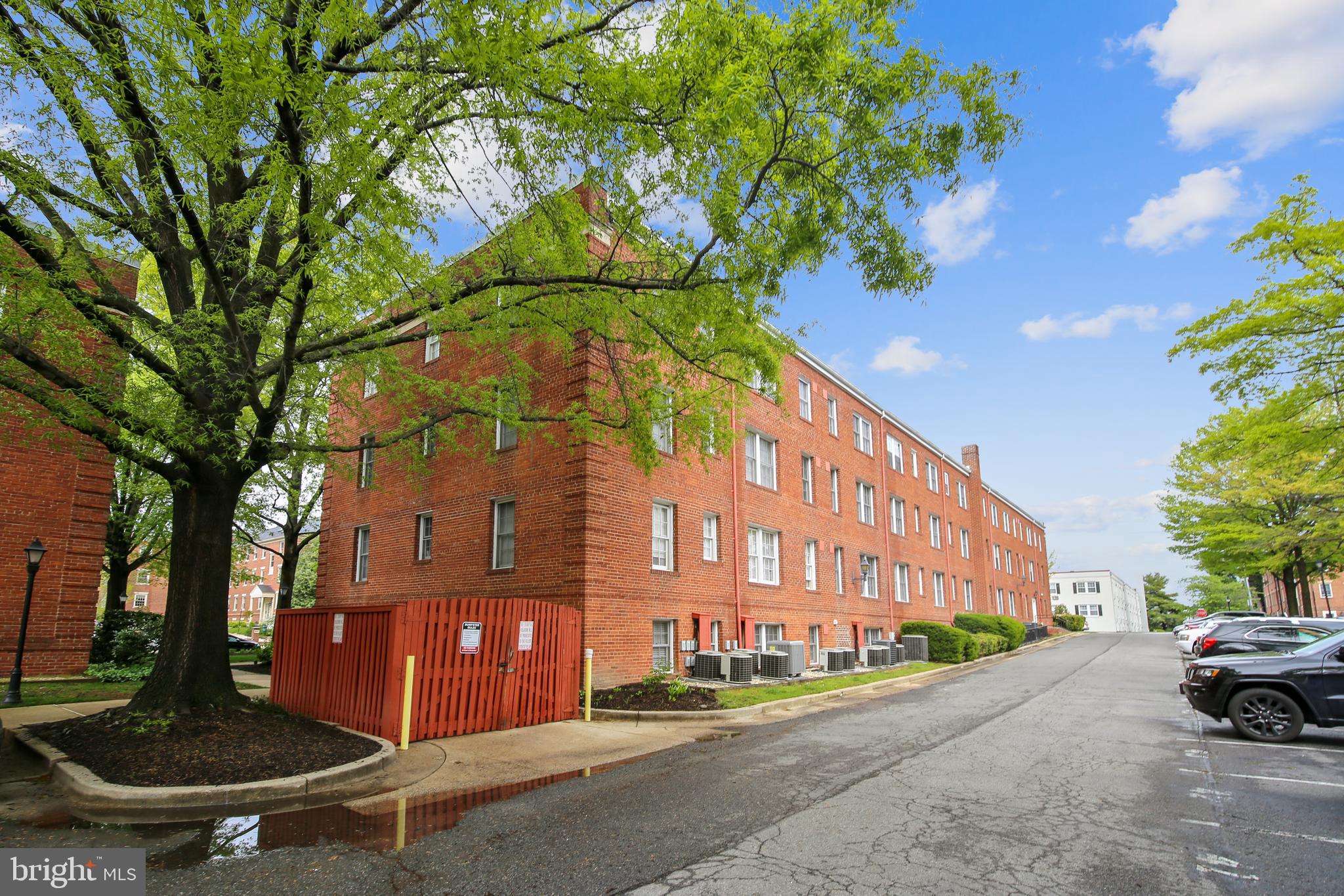 RIVERTON CONDOMINIUMS - Residential Lease