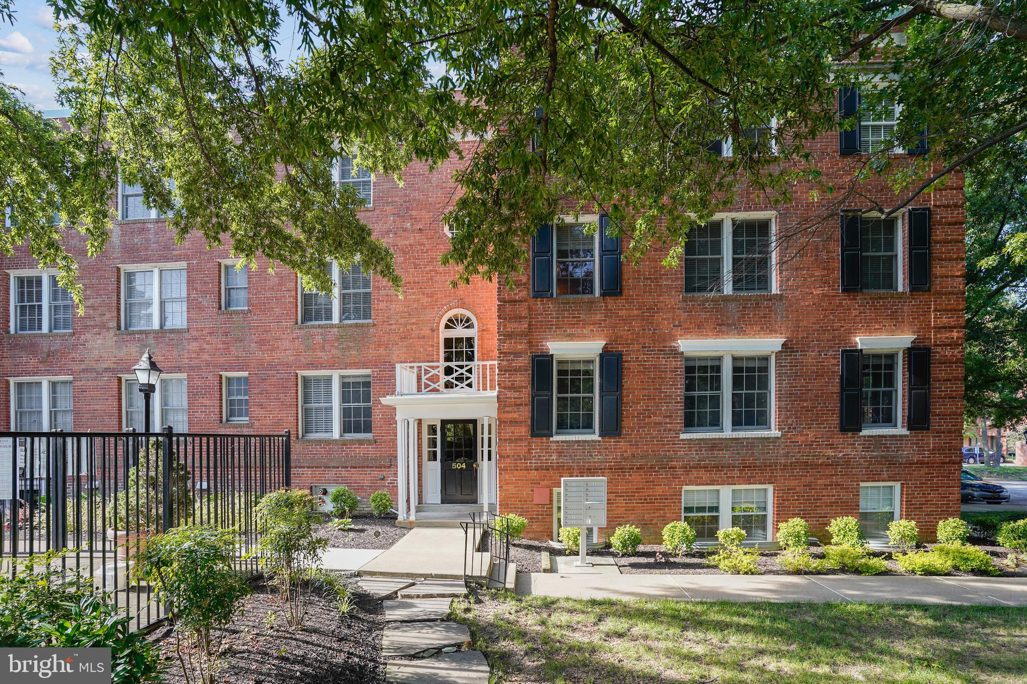 RIVERTON CONDOMINIUMS - Residential Lease