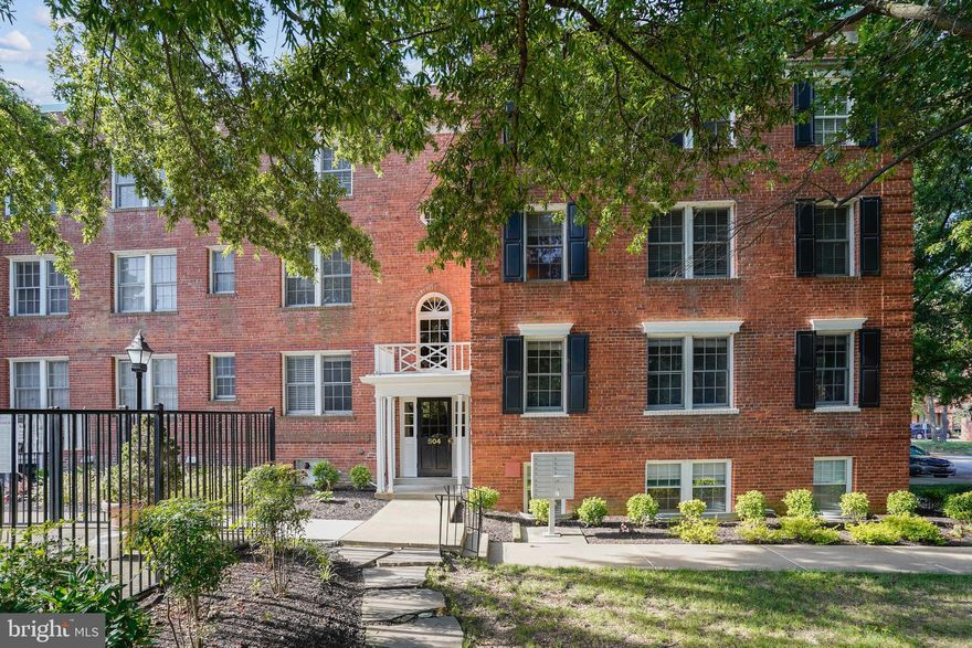 Lovely garden style 2 BR 1 BA condo located in Old Town North, right on the Mt Vernon bike trail.  Walk to King Street. Amazon and Reagan National are nearby.   Fully remodeled, Wood floors, lots of light, kitchen with maple cabinets and granite counters.  Washer/Dryer in unit.  New soundproof windows in the bedrooms.  Brand new A/C unit.   Secure building, assigned parking , outdoor pool and bike storage.