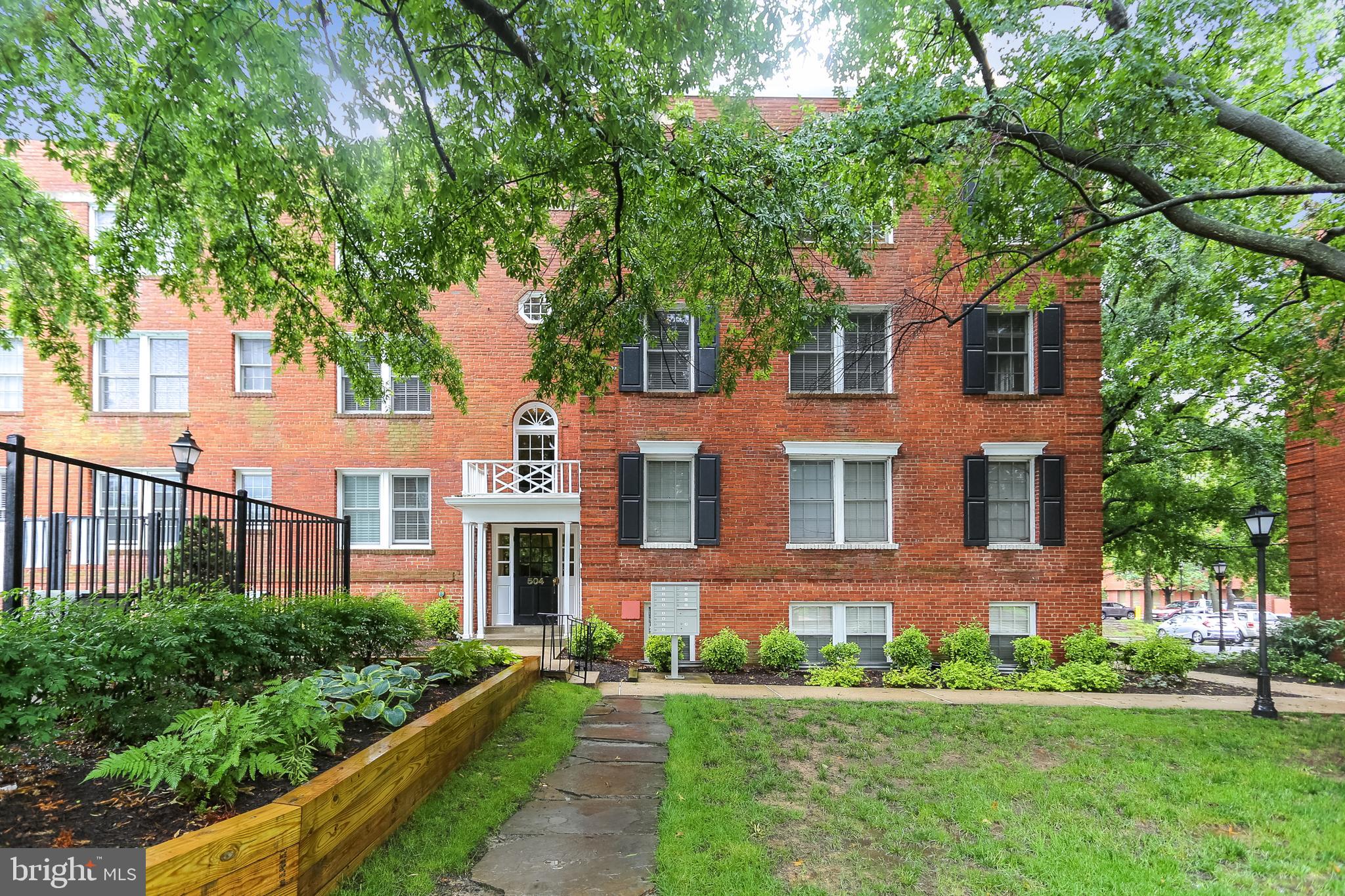 RIVERTON CONDOMINIUMS - Residential Lease