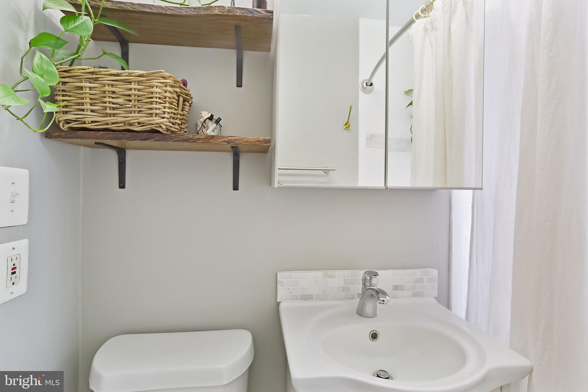 RIVERTON CONDOMINIUMS - Residential Lease