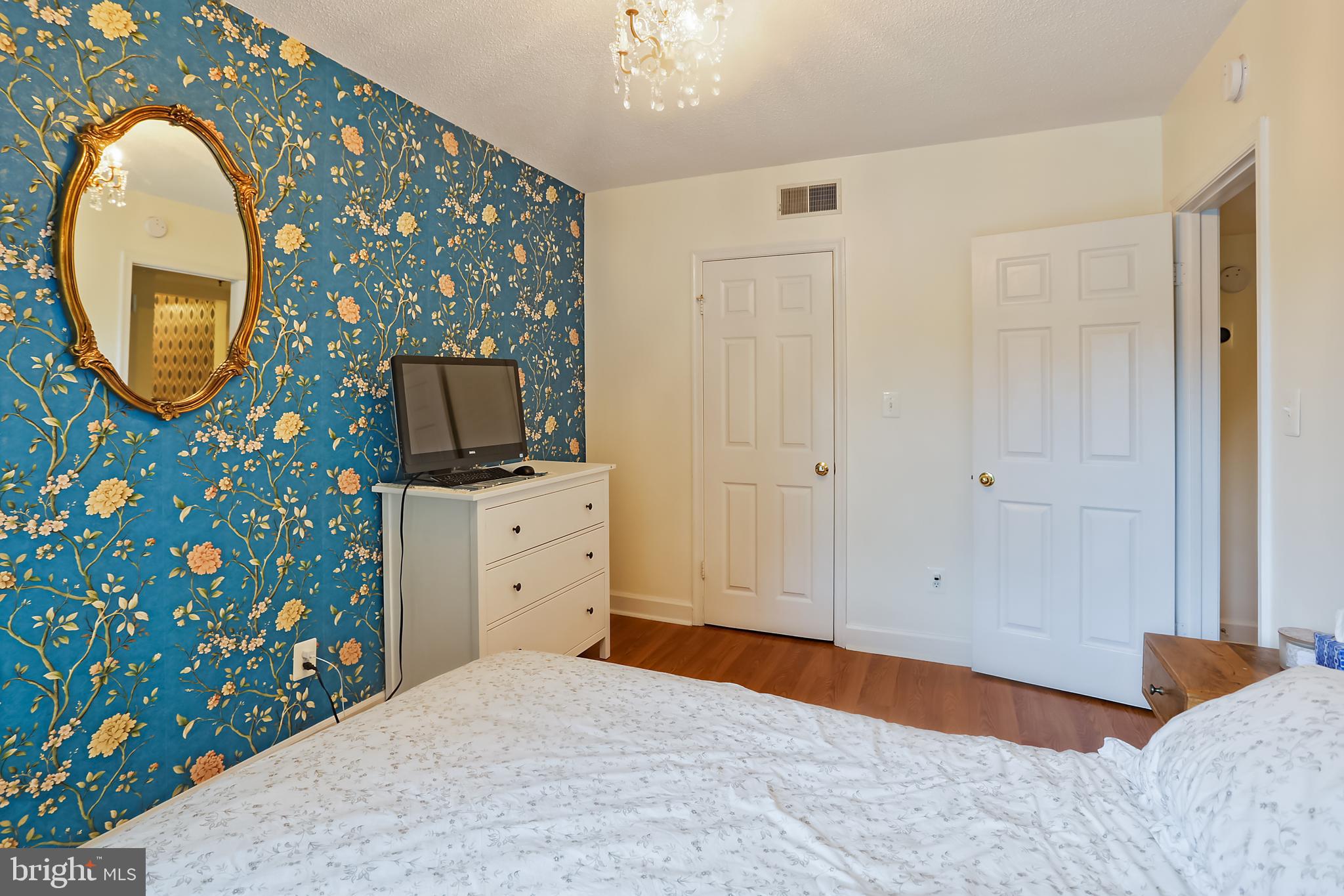 RIVERTON CONDOMINIUMS - Residential Lease