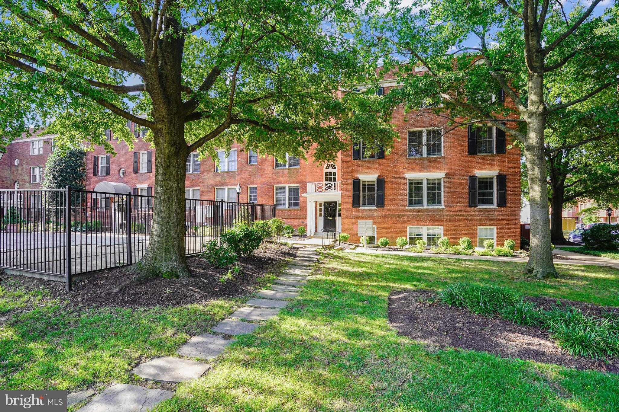 RIVERTON CONDOMINIUMS - Residential Lease