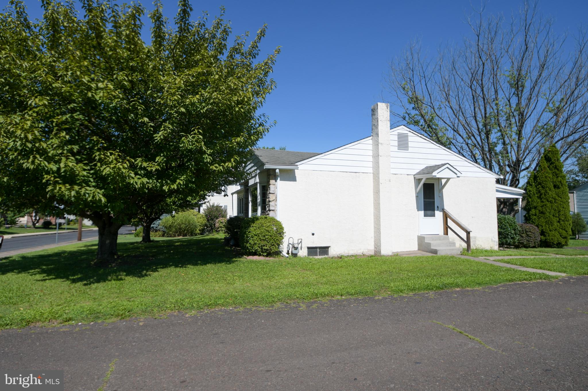 215 SCHOOL LANE