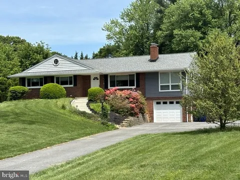 10113 Johns Drive, Damascus, MD MLS: MDMC2161766