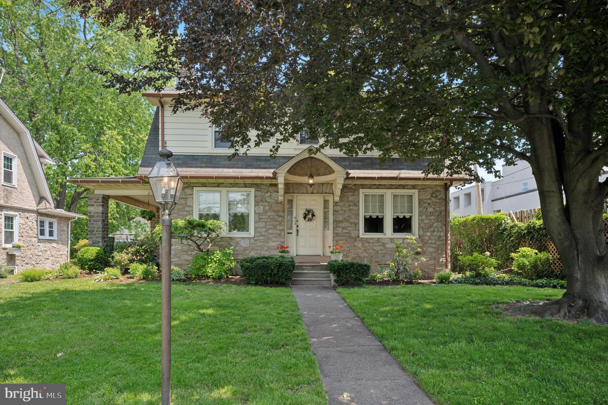 512 LEEDOM STREET
