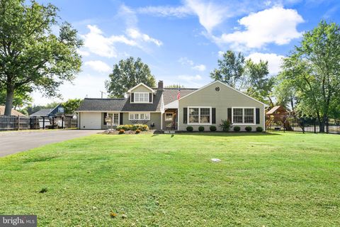 88 FORSYTHIA DRIVE N LEVITTOWN PA 19056