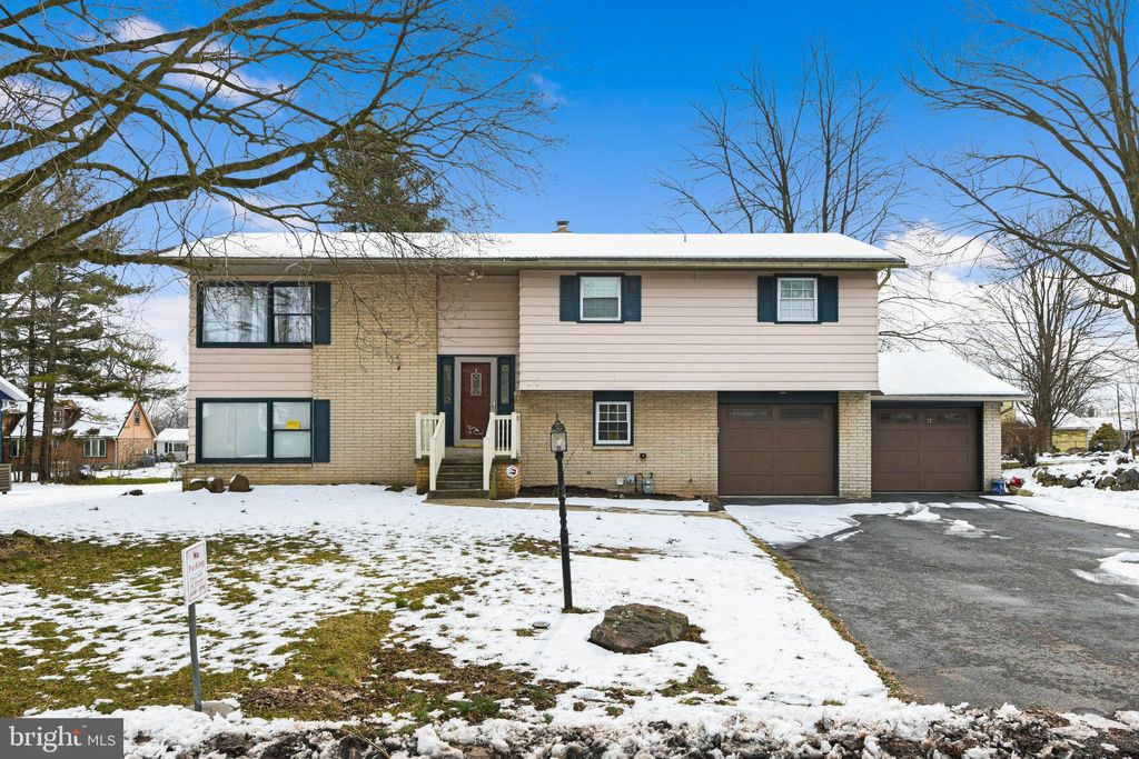Photo of 10 James Drive, Denver, PA 17517 (MLS # PALA2047082)