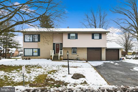 Photo of 10 James Drive, Denver, PA 17517 (MLS # PALA2047082)