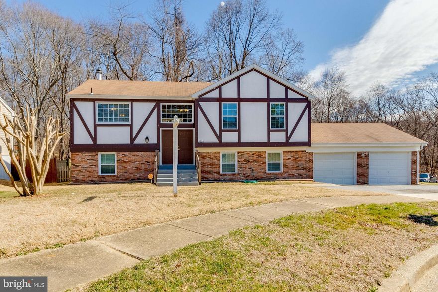 Welcome to your new home! Well maintained & upgraded two car garage detached  home.  Home located in the heart of Fort Washington right from the beltway exit near to National Harbor & MGM. This move-in ready  split level home features, spacious and light filled 4 bedrooms and den along with 3 full bathrooms. Master suite on the upper level has its own separate bathroom.  Open  kitchen floor plan adjacent to living and dinning area. Stainless-steel appliances, center island and granite countertops. Enjoy and relax on the deck, which backs to woods. Fully finished lower level has recreation room, cozy fireplace, full bathroom, a bedroom and a den. Walkout from basement to fully fenced backyard.  Homeowner enjoy this perfectly situated lot on a very  quiet cul-de-sac.  Close  Proximity to  shopping centers & entertainment areas as well as easy access to Metro, Oldtown Alexandria, I-95