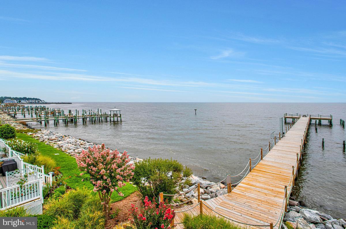 8649 BAYWALK SQUARE
