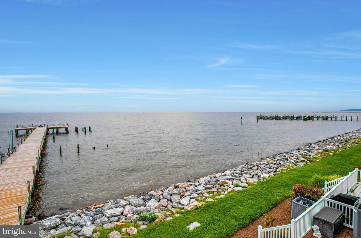 8649 BAYWALK SQUARE