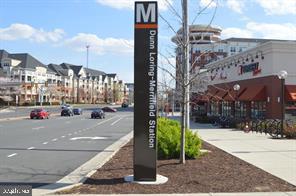 Great Space 2b 1.5B condo at Dunn Loring Metro! Steps from Metro, Harris Teeter, Dining, more.. Washer/Dryer in Unit. Deeded parking+extra storage. Gas cooking/heat. Brand-new kitchen with new countertop and SS appliances. New carpet and new bathroom vanities! Close to everywhere.
