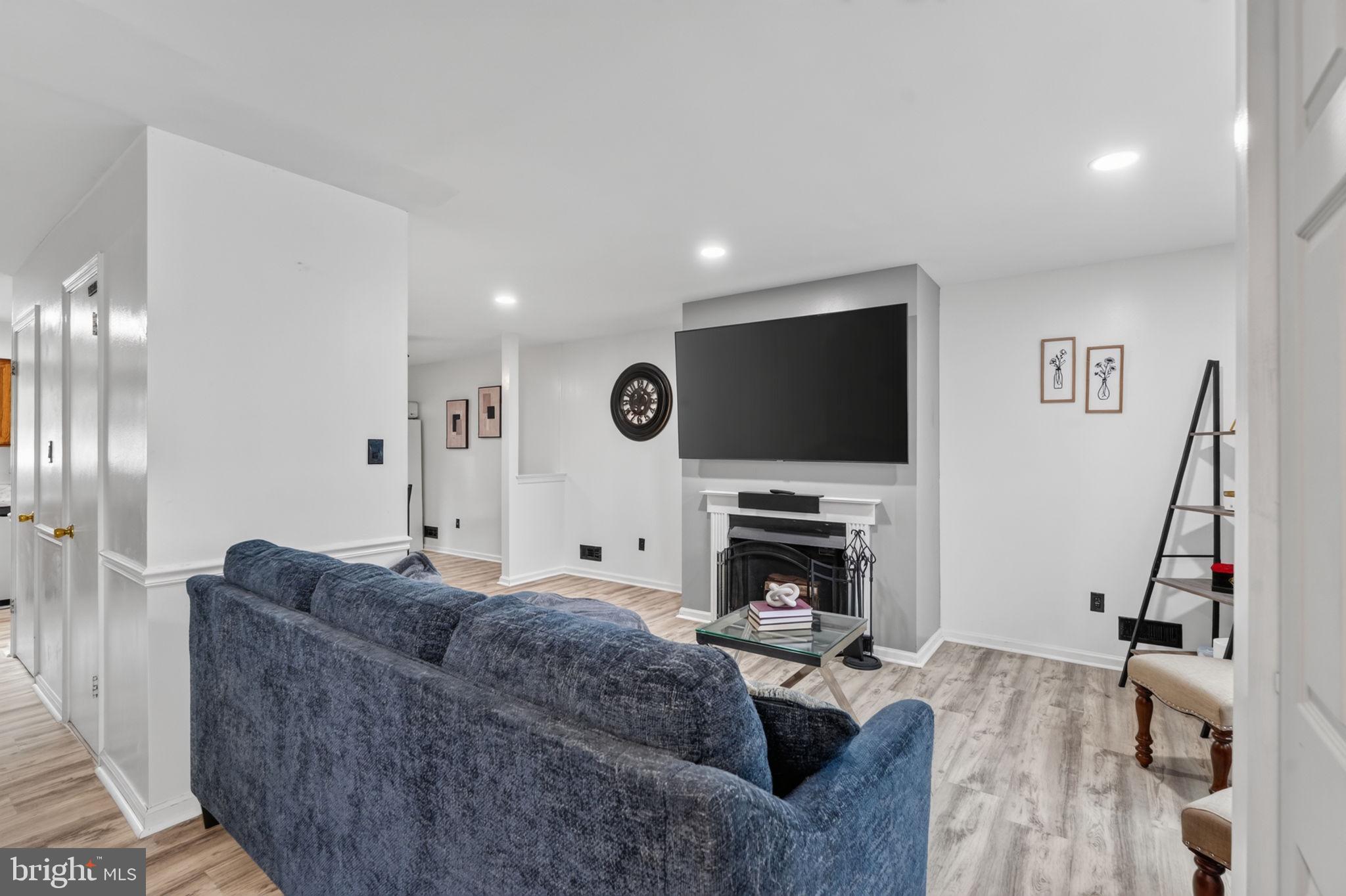 10 VON STEUBEN COURT